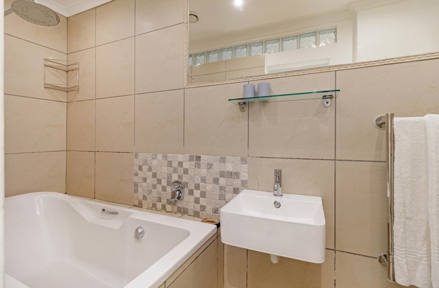 To Let 2 Bedroom Property for Rent in Sea Point Western Cape